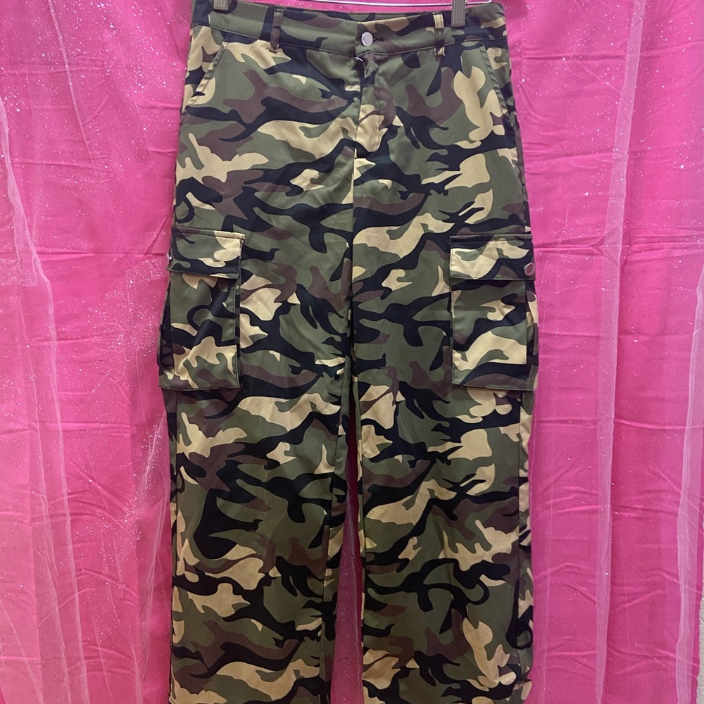 SHEIN Camouflage Patterned Trousers